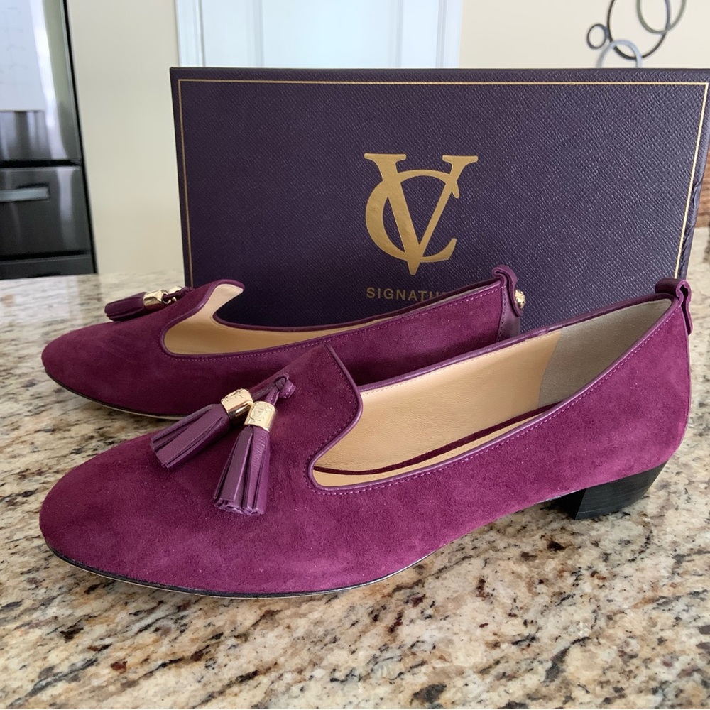VC Signature, VI - Nancy, Plumberry, kidsuede, 8M. New, Never worn.